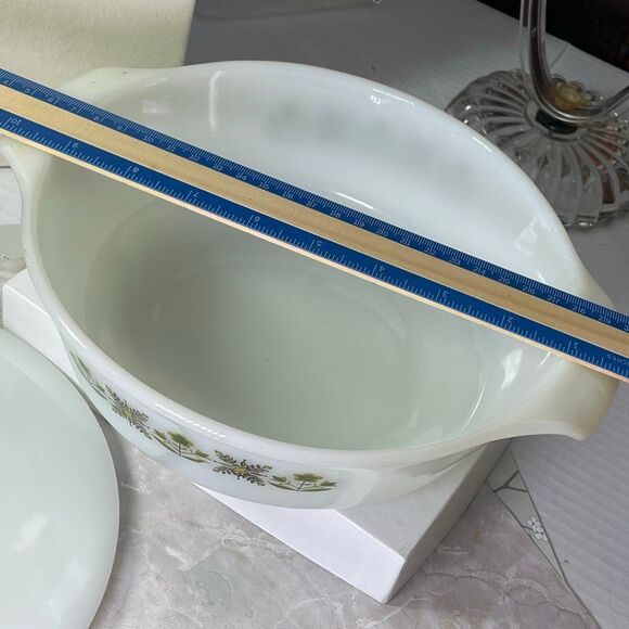 VTG Fire-King Meadow Green Casserole 1.5 QT with lid. - Picture 8 of 9